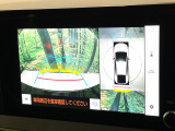 【パノラミックビューモニター】専用のカメラにより、上から見下ろしたような視点で360度クルマの周囲を確認することができます☆死角部分も確認しやすく、狭い場所での切り返しや駐車もスムーズに行えます。