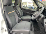 適度なホールド感と快適な座り心地の運転席シートまわり!