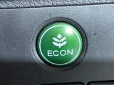【ECONモード(イーコン)】クルマの動きを管理するシステムです。燃費を優先に自動制御されるもので、低燃費走行を自然にできるようになります。