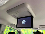 【フリップダウンモニター】大画面モニターで後席でもエンタメをお楽しみいただけます。小さなお子様にも大人気の装備です♪