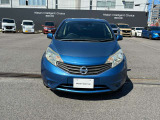 日産のブランドを象徴するVモーショングリルです。
