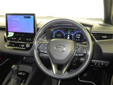 運転席まわりです。 各操作スイッチは使いやすい位置に配置されてます。