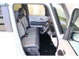 操作性に優れた運転席となります!小物入れや各ボタンの配置にこだわり、使いやすいです!座り心地もよく視認性も良好なのでロングドライブもお任せ下さい!