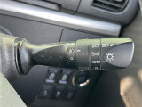 【オートライト(AUTO)】外の明るさをシステムが感知して、自動でヘッドライトが点灯します。ヘッドライトをつけ忘れを防ぐ便利機能です。