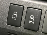【両側パワースライドドア】スマートキーや運転席のスイッチで後席両側スライドドアの開閉が可能♪電動だから力を入れてドアを開ける必要が無く、小さなお子様でも簡単に開け閉めでき快適です♪
