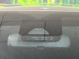 【トヨタセーフティセンス】走行中に前方の車両等を認識し、衝突しそうな時は警報とブレーキで衝突回避と被害軽減をアシスト。より安全にドライブをお楽しみいただけます。