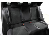 乗り込みやすく程よい広さのあるリアシート☆硬めに感じられるシートは、ロングドライブでも疲れが少なく、身体もしっかりと支えます。