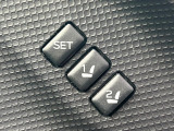 【メモリー機能付きパワーシート】ドライバーごとに設定したシート位置を記憶して、ボタン一つで切り替えできる便利な機能!運転する方が複数名いらっしゃるご家庭におすすめです♪
