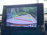 【バックカメラ】駐車時に後方がリアルタイム映像で確認できます。大型商業施設や立体駐車場での駐車時や、夜間のバック時に大活躍!運転スキルに関わらず、今や必須となった装備のひとつです!