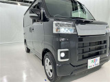明るいライトが夜道を明るく照らしてくれます。 運転する上で、道路状況をいかに早く認識できるか重要なポイントです。 白色光が暗い道も明るく照らしてくれますよ。