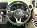 インテリアに合わせたデザインのステアリングは、運転される方のことも考え、運転しやすい形状、大きさです。是非一度、実際に触ってお確かめください。