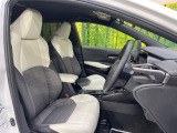 運転席シート廻りは使用感も少なく、良好な状態となっています。前オーナー様が丁寧に使っていたことがよくわかりますね。