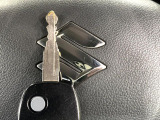 【キーレス】少し離れた場所からでもボタン一つでドアの開錠・施錠ができるのでとっても便利!ドアの鍵穴周りに傷をつけることもありません♪