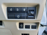 運転席右側には電動スライドドア等各種スイッチが集約されています!!
