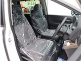 お車選びをお楽しみ頂けるよう、在庫車の展示スペースを十分に確保しております。