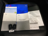 メンテナンスノート【点検整備記録簿・保証書】、取説も揃ってます。スマートキーはバッグなどにしまったままボタン操作でエンジンの始動・停止ができて大変便利です。