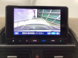後方確認が便利なバックカメラ搭載、駐車時も安心です!!