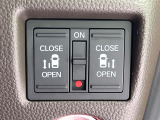 【両側パワースライドドア】スマートキーや運転席のスイッチで後席両側スライドドアの開閉が可能♪電動だから力を入れてドアを開ける必要が無く、小さなお子様でも簡単に開け閉めでき快適です♪
