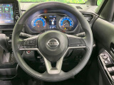インテリアに合わせたデザインのステアリングは、運転される方のことも考え、運転しやすい形状、大きさです。是非一度、実際に触ってお確かめください。