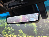 【デジタルインナーミラー】後席の大きな荷物や同乗者で後方が確認しづらい時でも安心!カメラが撮影した車両後方の映像をルームミラー内に表示。クリアな視界で状況の確認が可能です!