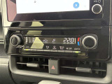 オートエアコンは温度を設定するだけで、自動で風量などを設定してくれます。運転しながら操作も必要ないので、安全性も向上します。