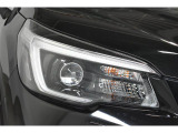 LEDヘッドライトで夜間の運転も安心です