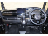 操作性に優れた運転席となります!小物入れや各ボタンの配置にこだわり、使いやすいです!座り心地もよく視認性も良好なのでロングドライブもお任せ下さい!
