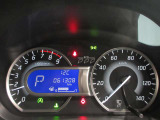 素早く車の情報が読み取れる視認性に優れたシンプルなデザインのメ-タ-パネルです