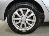 タイヤサイズは175/65R15です。社外アルミです。タイヤは納車時にノーマルタイヤを新品装着します。