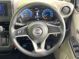 インテリアに合わせたデザインのステアリングは、運転される方のことも考え、運転しやすい形状、大きさです。是非一度、実際に触ってお確かめください。
