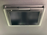 【フリップダウンモニター】大画面モニターで後席でもエンタメをお楽しみいただけます。小さなお子様にも大人気の装備です♪