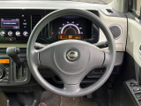 インテリアに合わせたデザインのステアリングは、運転される方のことも考え、運転しやすい形状、大きさです。是非一度、実際に触ってお確かめください。