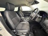 前席の画像です。是非運転席に座っていただき視界等をご確認ください。