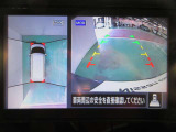 アラウンドビューモニターで車庫入れも空から見ている様に駐車できラクラクです。
