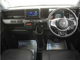 運転にかかわる様々な操作を安全に行えるように視点移動が少なく、操作性に配慮されたスイッチ類が凝縮されたコクピットです。
