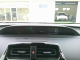 シンプルで見やすいデザインのメーターパネルです。車の情報が表示される大事な場所だからこそ見やすさが大切ですね。