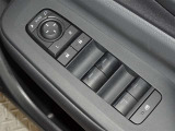 電動格納式ドアミラー・パワーウインドウを装備しています。