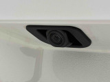 バックカメラ ナビゲーション等を装着した場合には車両の前後左右に搭載した4つのカメラにより、車庫入れや狭い道でのすれ違いをしっかりサポートするパノラマモニター対応カメラが付いてます