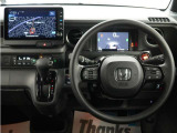 運転にかかわる様々な操作を安全に行えるように視点移動が少なく、操作性に配慮されたスイッチ類が凝縮されたコクピットです。