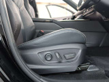 パワーシート搭載。微妙な調整が手軽にでき、ピッタリなポジションで運転することが可能です。