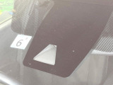 【トヨタセーフティセンス】走行中に前方の車両等を認識し、衝突しそうな時は警報とブレーキで衝突回避と被害軽減をアシスト。より安全にドライブをお楽しみいただけます。