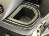 ドリンクホルダー/小物入れにもなって便利です