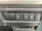 両側オートスライドドアを装備。 運転席&インテリジェントキーからの開閉も可能です。