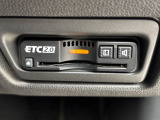 ETC車載器のお写真です。高速道路など、有料道路を通過する際には大変便利な装備ですね♪