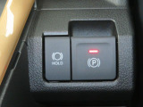 電動パーキングブレーキ&オートブレーキホールド機能付。「HOLD」スイッチを押しシステムONの状態にしておくことで信号待ちでブレーキを踏んで停車時ブレーキペダルから足を離してもブレーキを保持。楽です。