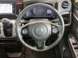 【純正革巻きステアリング】上質な革を使用することで、手にしっかり馴染みとても運転しやすいハンドルです♪