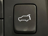 【パワーバックドア】スマートキーや運転席のボタンを押すだけでリアゲートが自動で開閉します!荷物を持っている時や、高い位置にあるバックドアを閉める際に便利な機能です♪