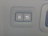 【パワーバックドア】スマートキーや運転席のボタンを押すだけでリアゲートが自動で開閉します!荷物を持っている時や、高い位置にあるバックドアを閉める際に便利な機能です♪
