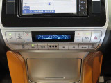 左右独立温度コントロールフルオートエアコンです。運転席、助手席それぞれで独立して温度設定ができます。冷え性の方が乗っても安心ですね♪