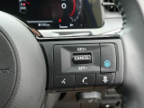運転支援機能・プロパイロット搭載。 設定した速度で定速走行でき、先行車に自動で追従走行も可能です。さらにハンドル支援機能もあり、車線の中央を走るように制御してくれます。